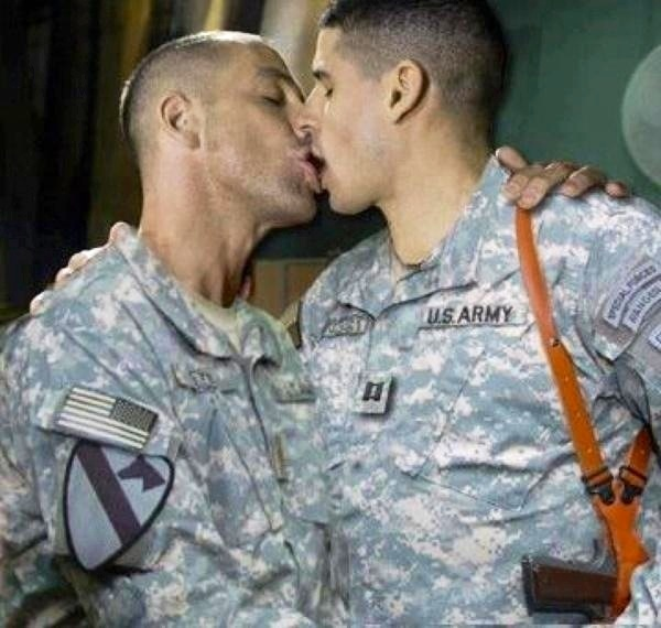 Article gay in military
